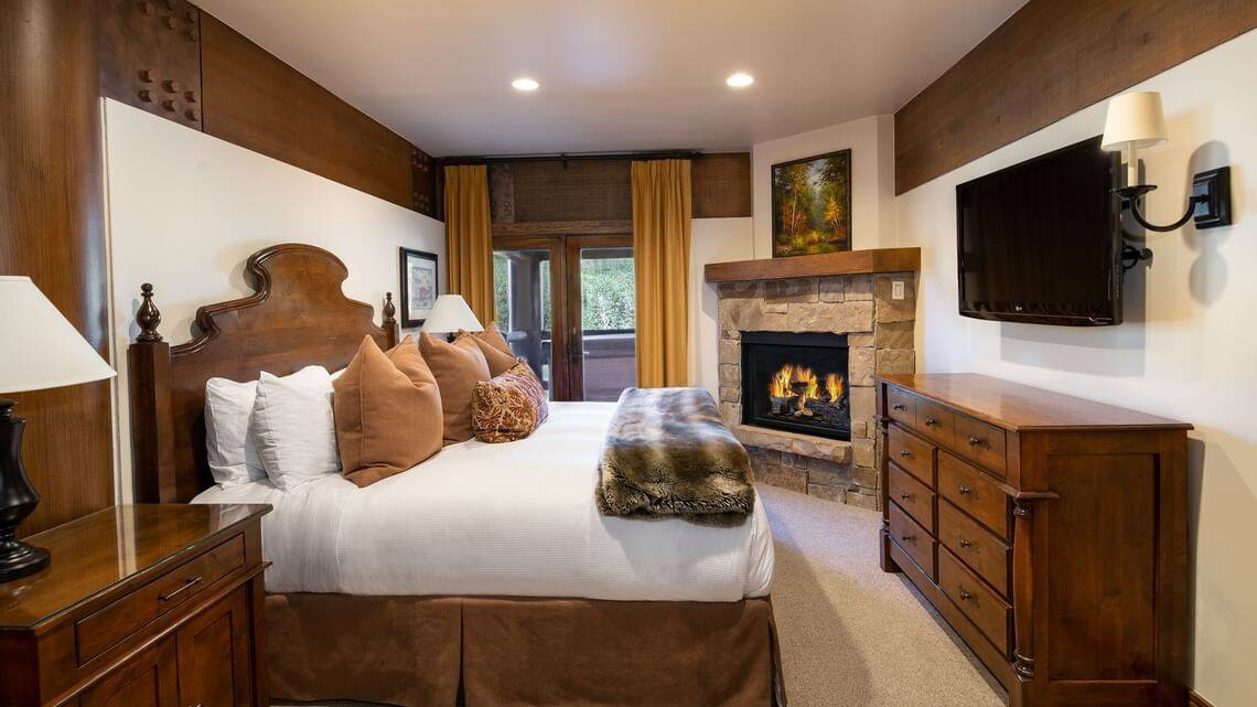 Luxury King Room with Mountain View