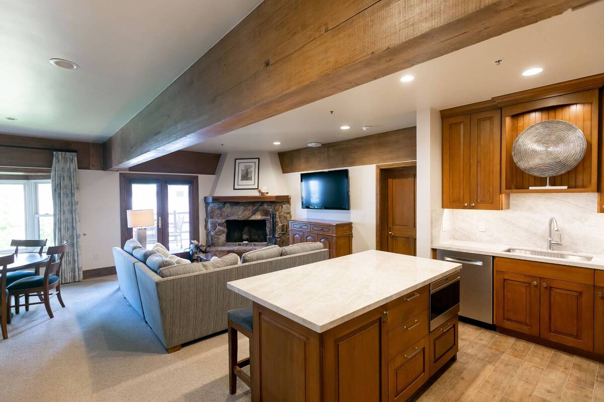 Luxury One Bedroom with Hot Tub