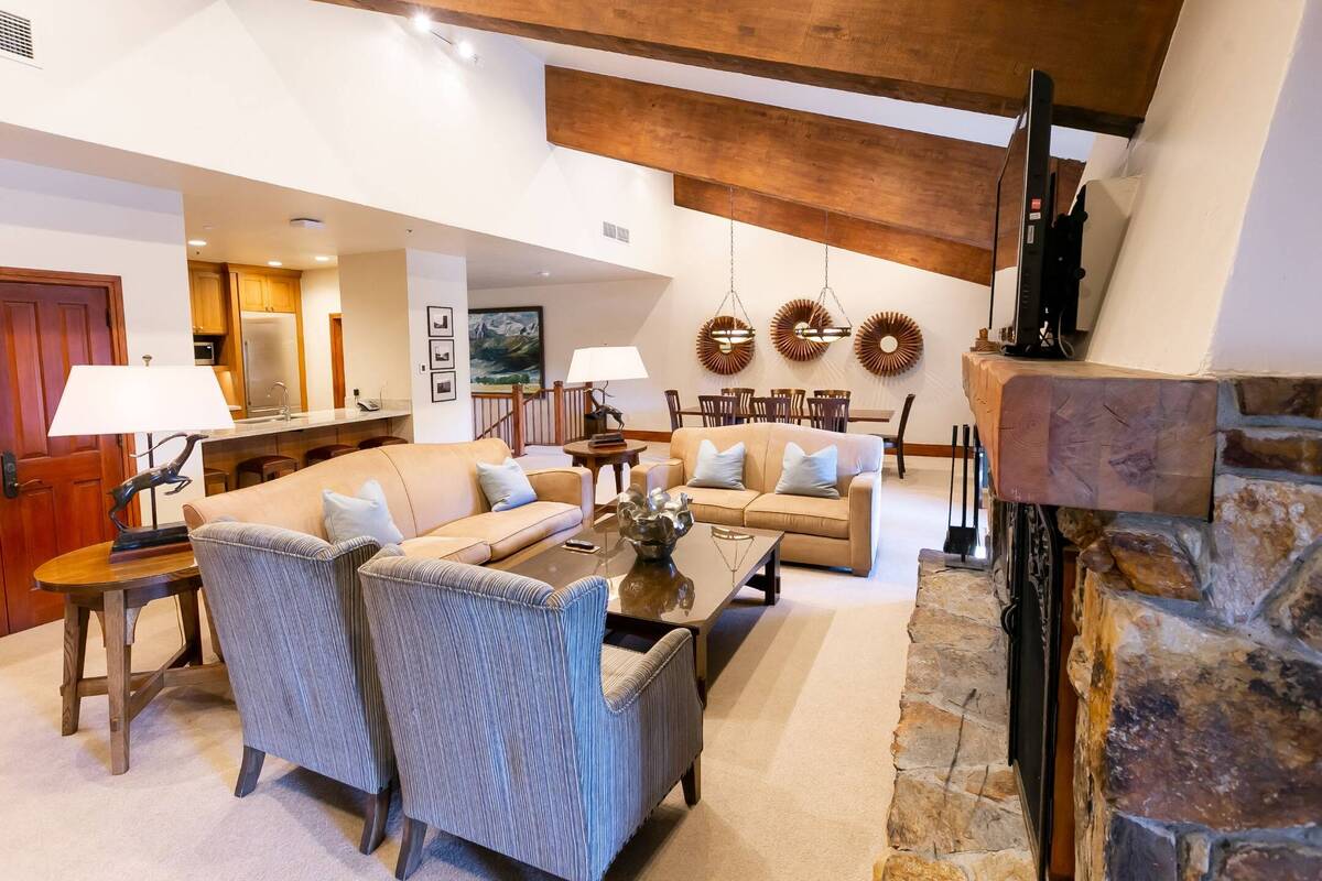 Luxury One Bedroom Townhouse with Hot Tub