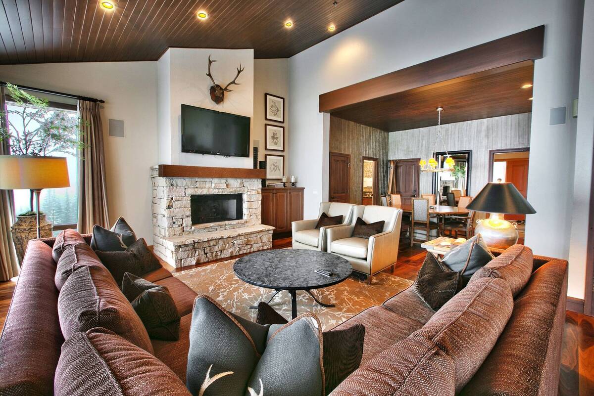 Premium Luxury Three Bedroom Suite with Two Hot Tubs