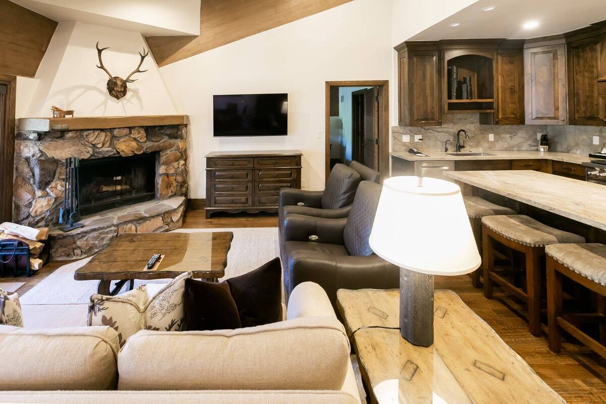 Luxury Two Bedroom Suite with Mountain Views