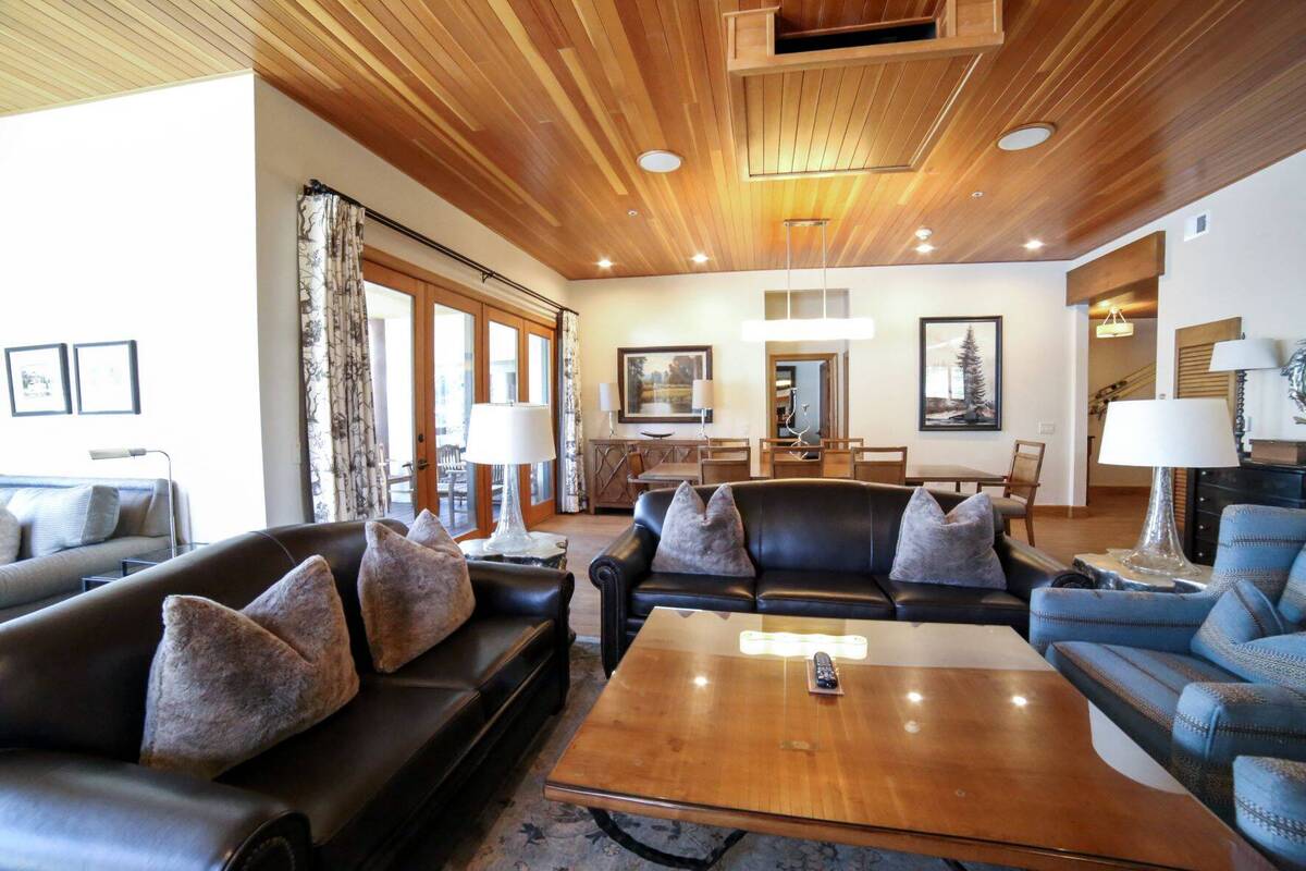 Premium Luxury Four Bedroom Suite with Hot Tub