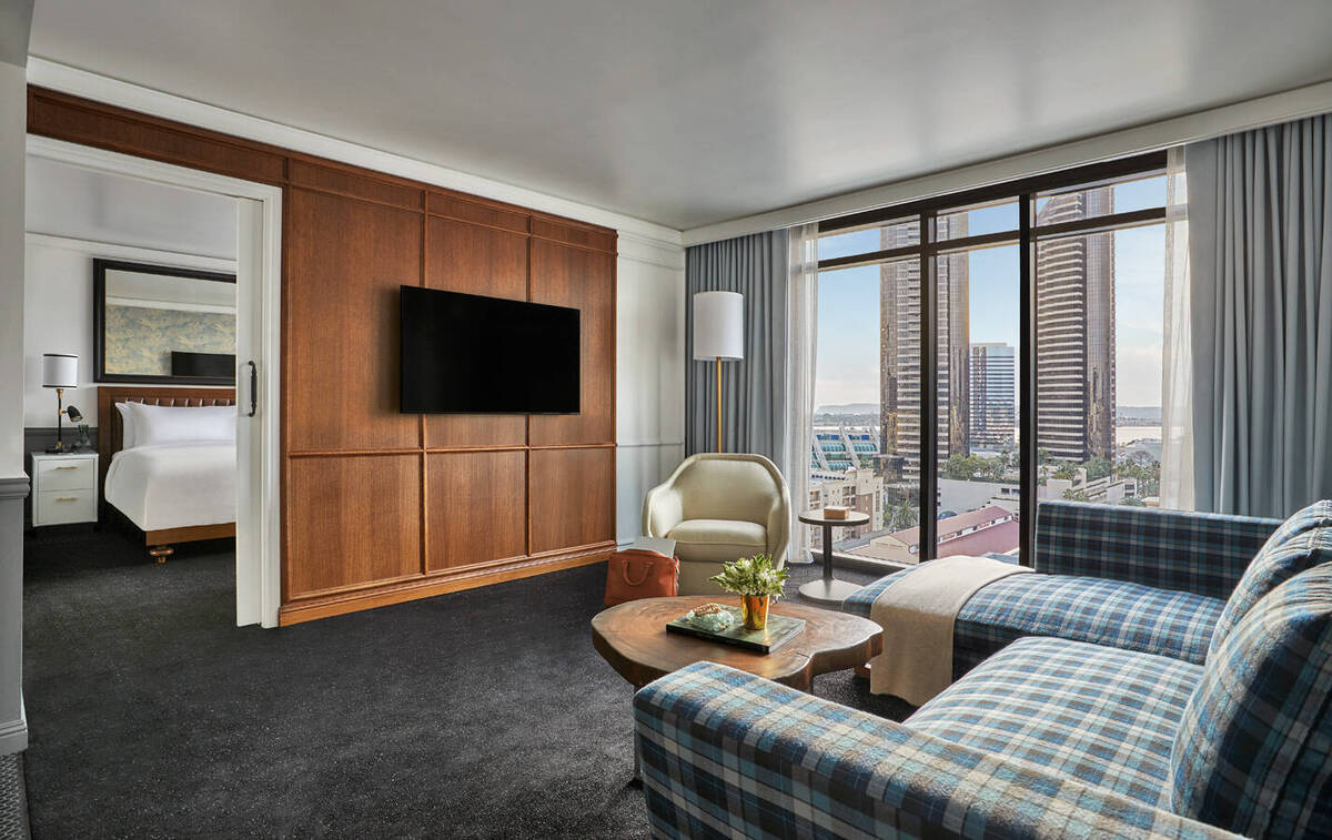 DELUXE SKYLINE VIEW TWO BEDROOM SUITE