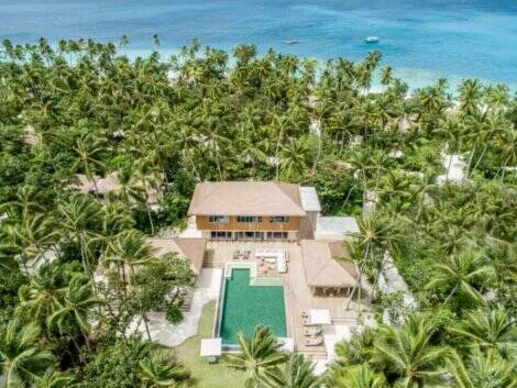 THREE BEDROOM ROYAL BEACHFRONT POOL RESIDENCE