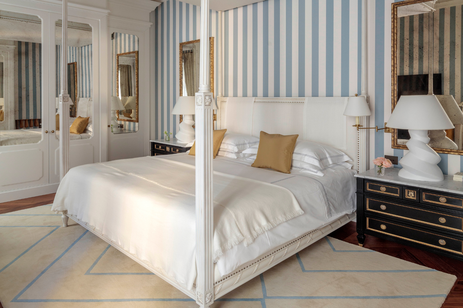 Brera One Bedroom Apartment With Frescoes