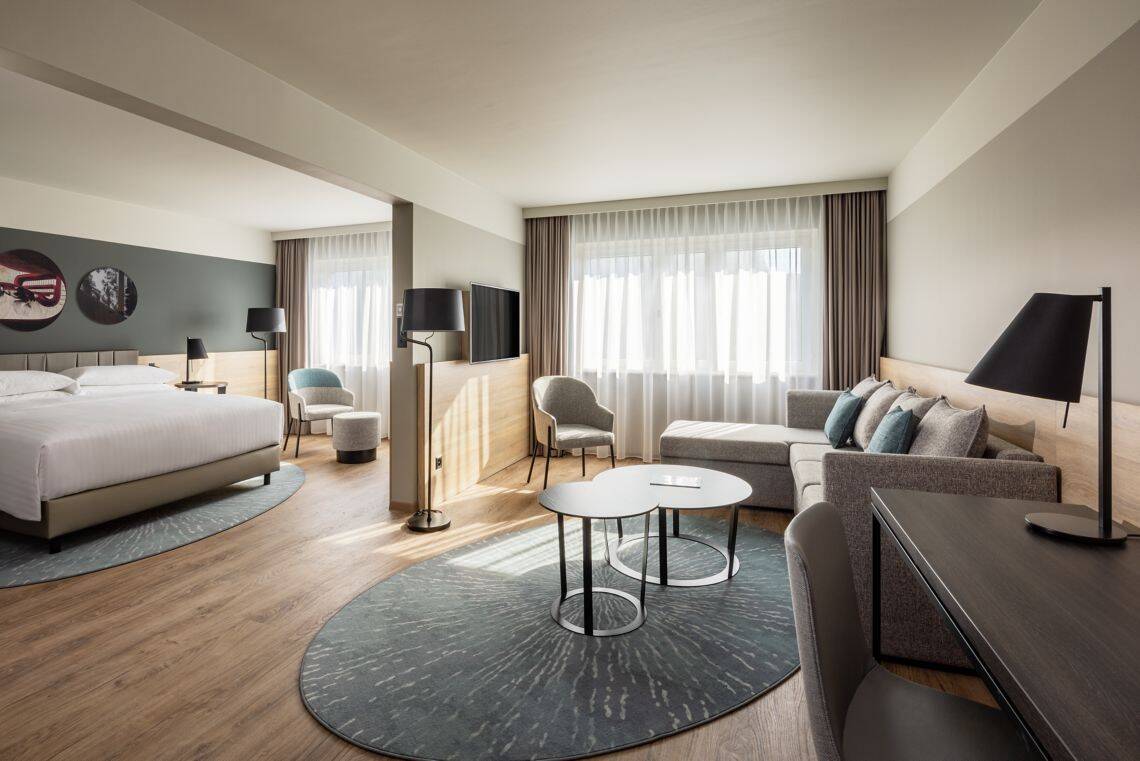 Deluxe Club Suite