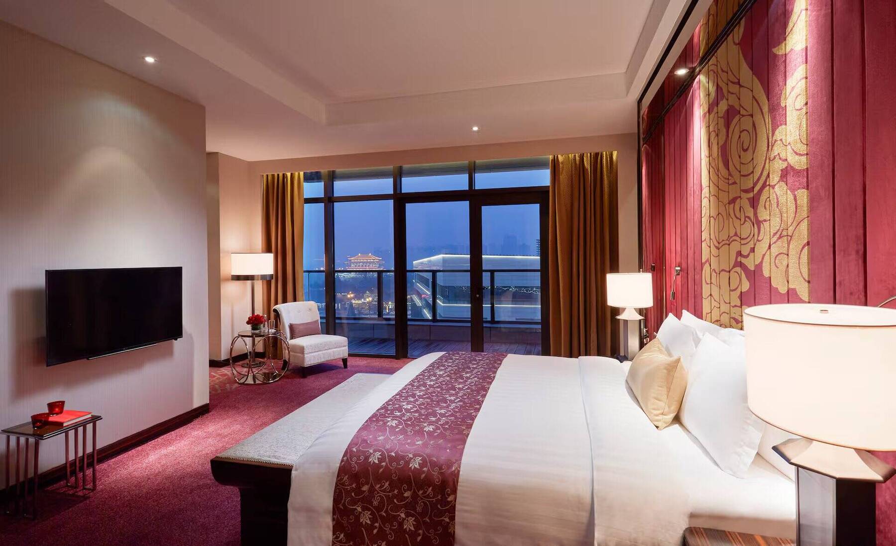 Gran Suite Red Level with Breakfast