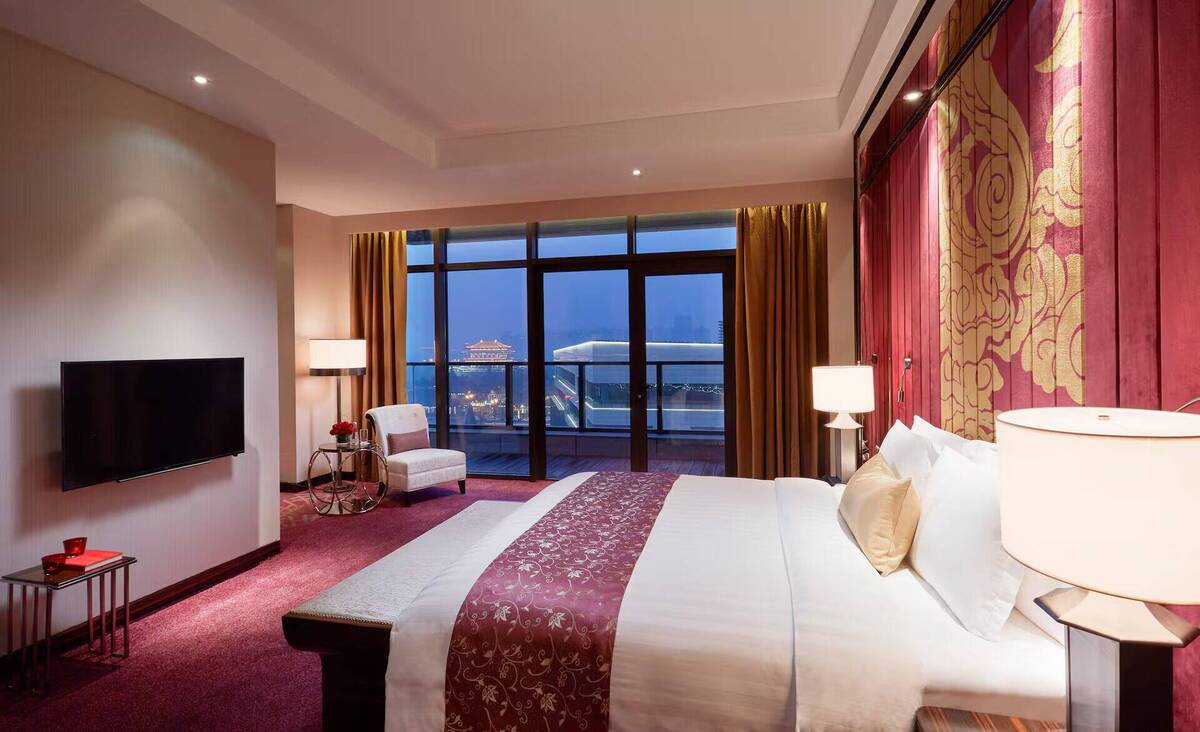 Gran Suite Red Level with Breakfast