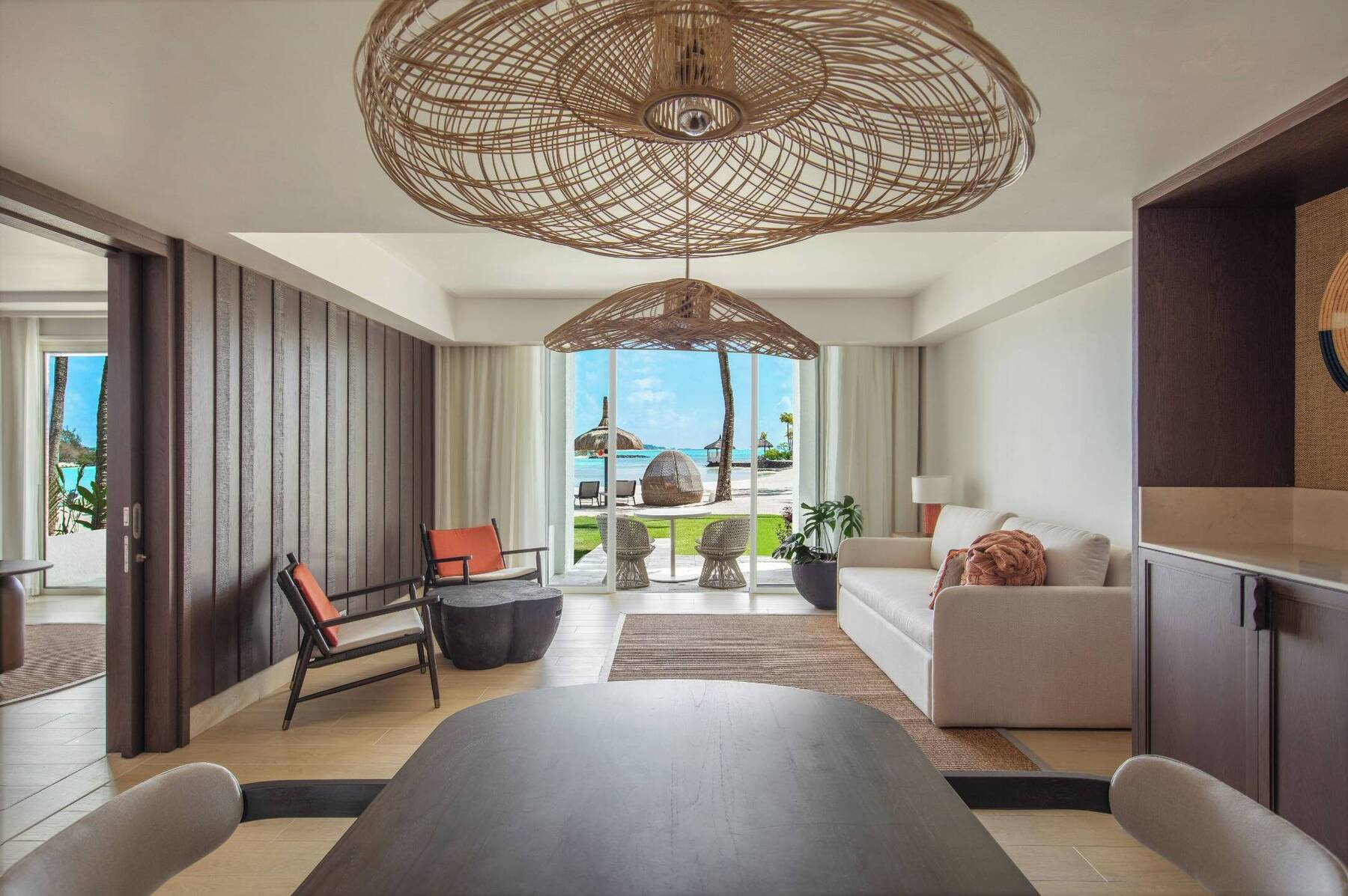 Hibiscus Signature Beach Suite