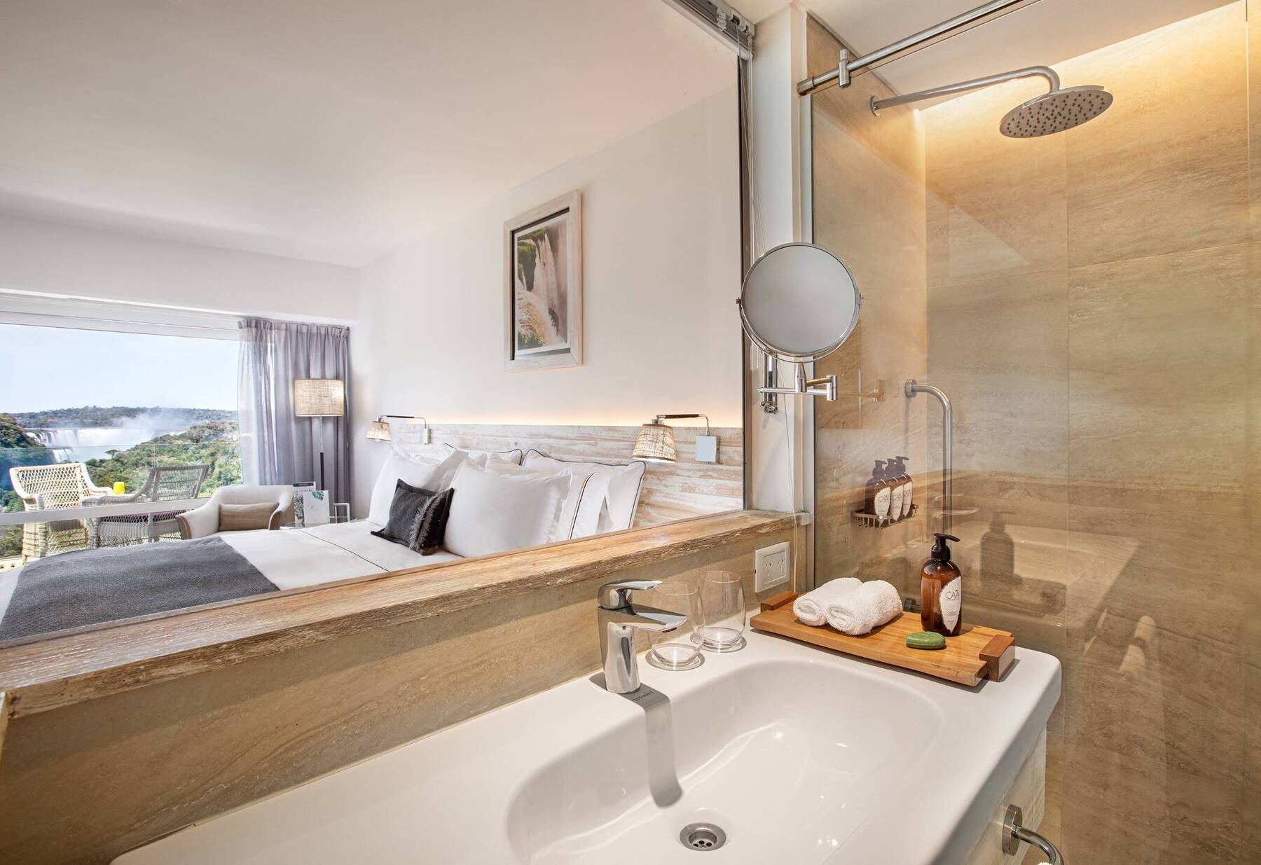 Deluxe Room King Size Bed - Falls View (Breakfast)