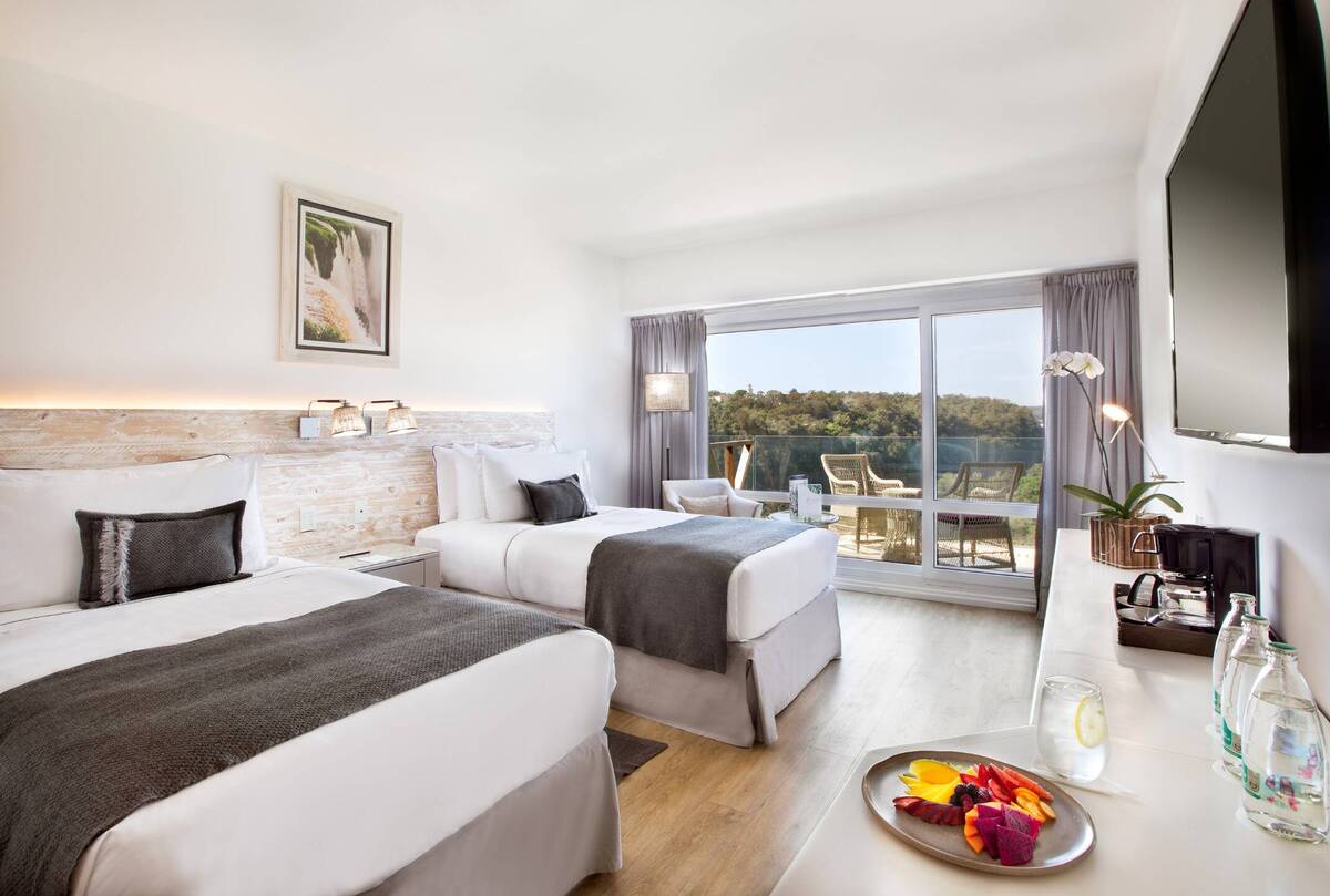 Deluxe Room Two-Bed – Falls View (Breakfast)
