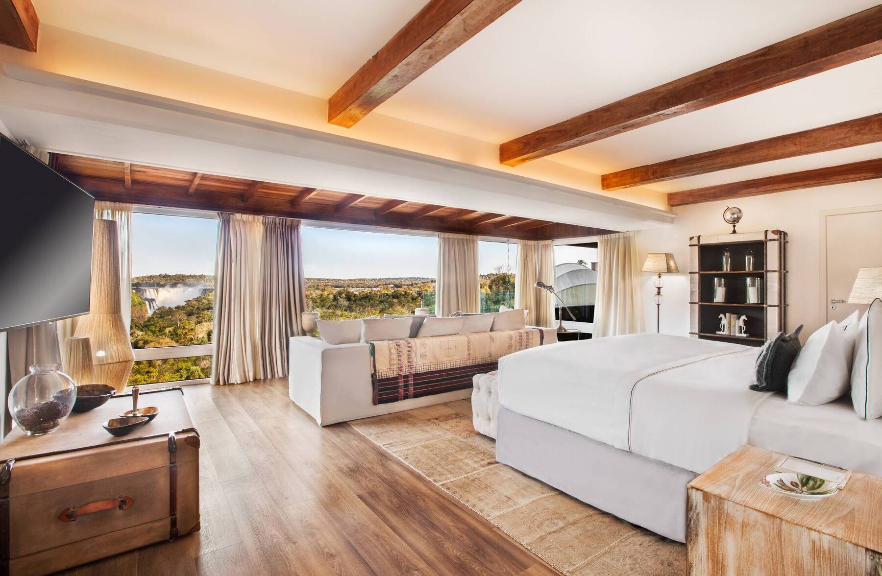 Presidential Suite RedLevel - Falls View (Breakfast)