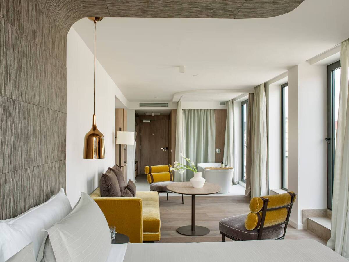 Studio ME+ Suite Terrace & Jacuzzi City View