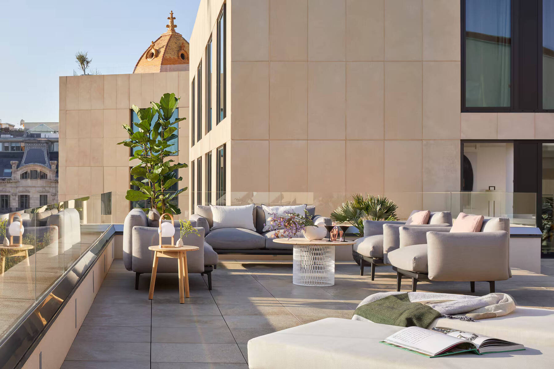 Studio ME+ Suite Terrace & Jacuzzi City View