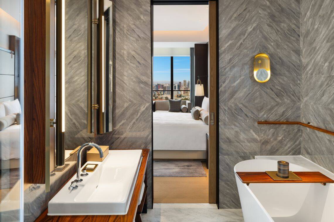 Club Level Guest Room King City View