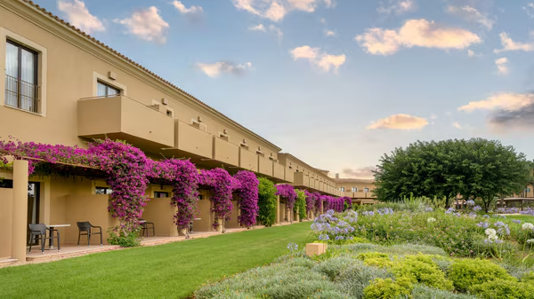 Priority Location Deluxe Two Queen Room Garden view Terrace