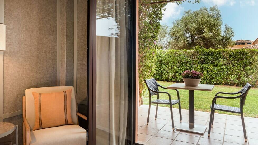 Priority Location Deluxe King Room Garden view Terrace