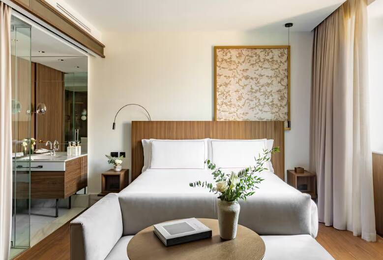 Supreme Room