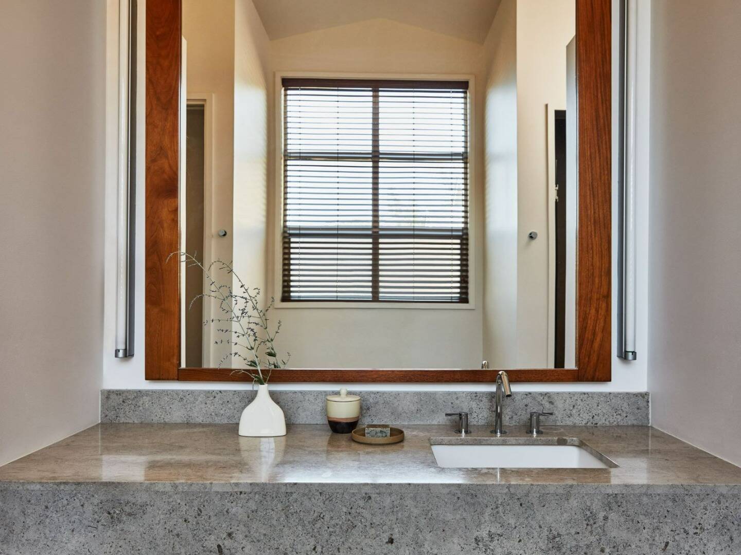 Valley Two Queen Studio Mobility/Hearing Accessible w/ Roll-in Shower and Tub