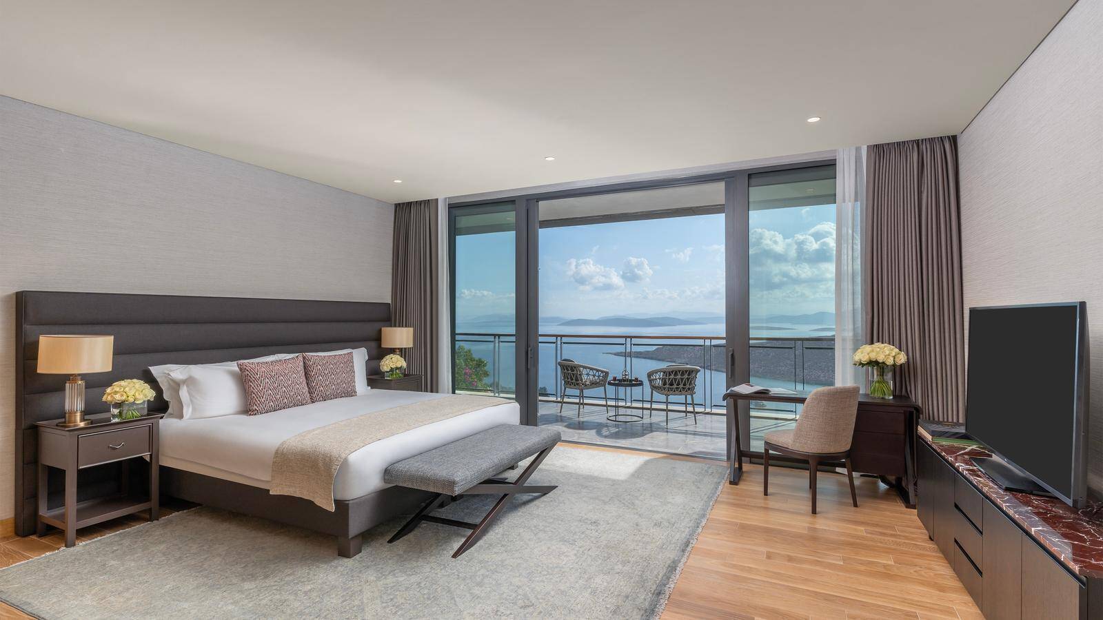 Six Bedroom Residential Apartment King or Twin Beds