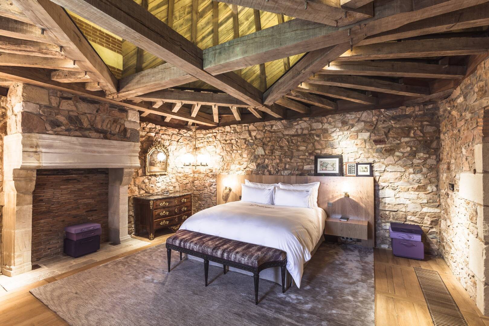PRESTIGE ROOM