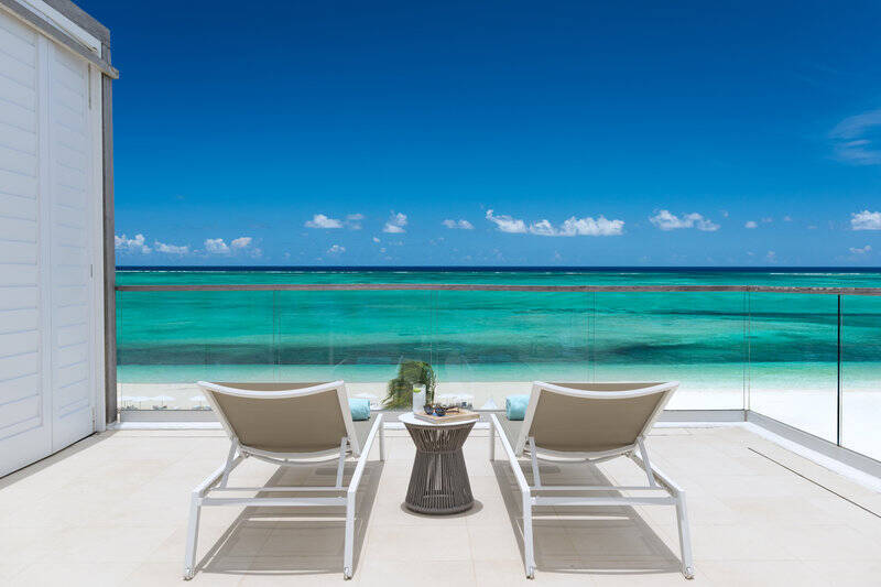 Penthouse Studio (with Hot Tub)