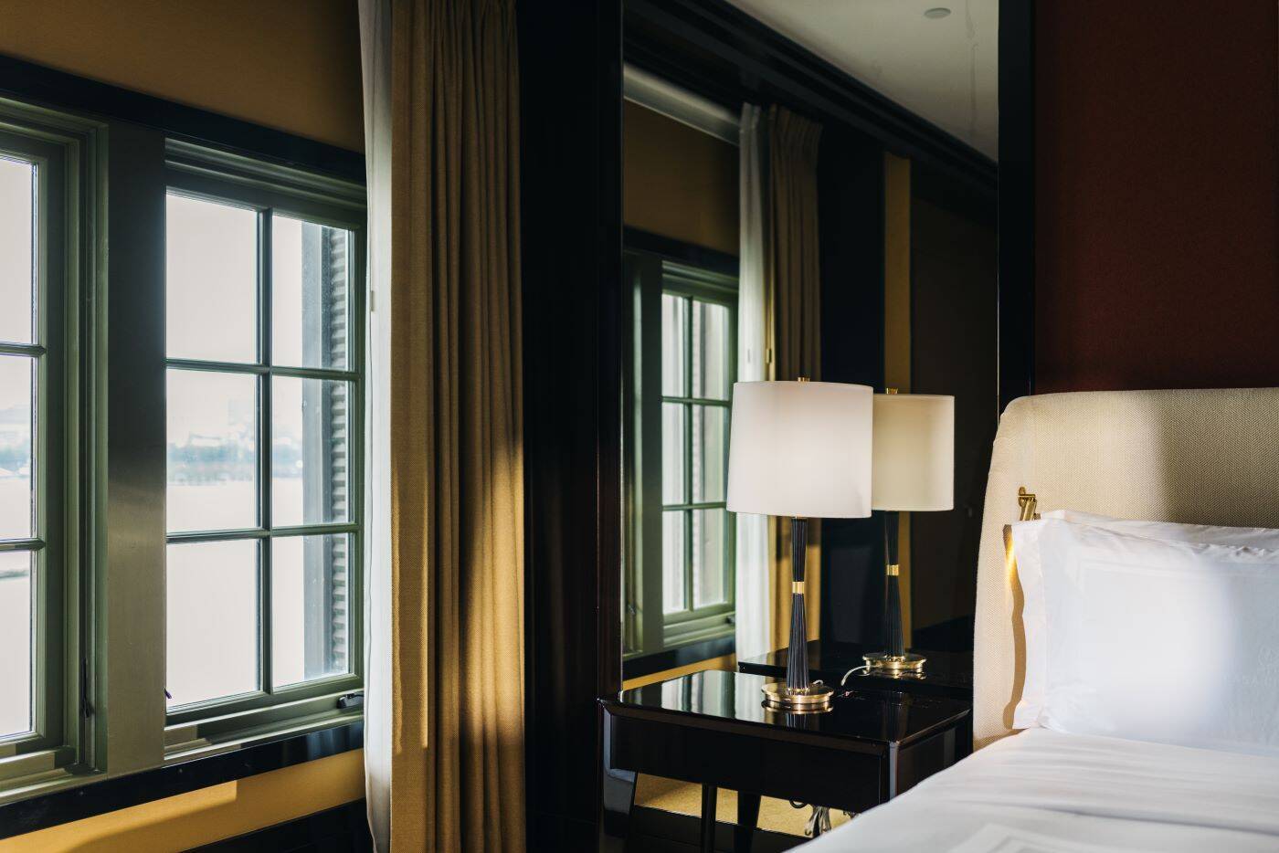 Junior Suite Corner, City & River View