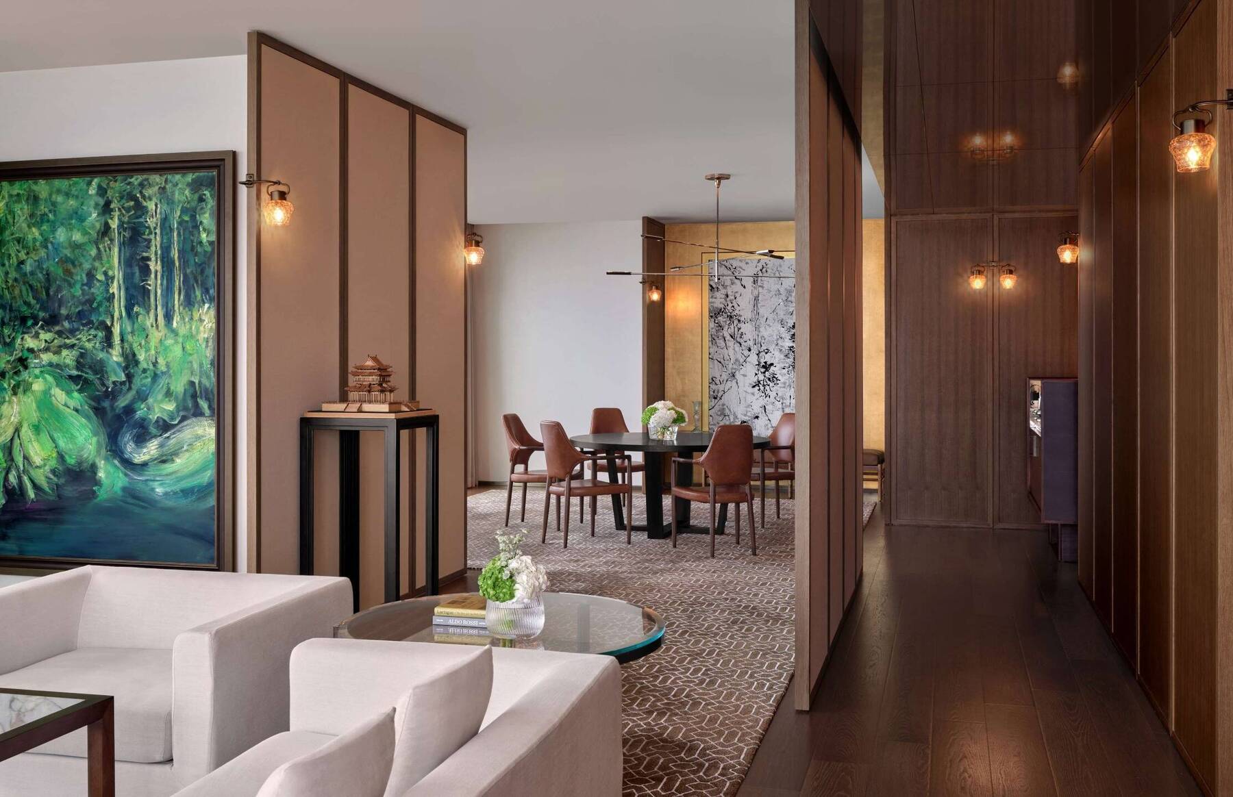 EXECUTIVE SUITE