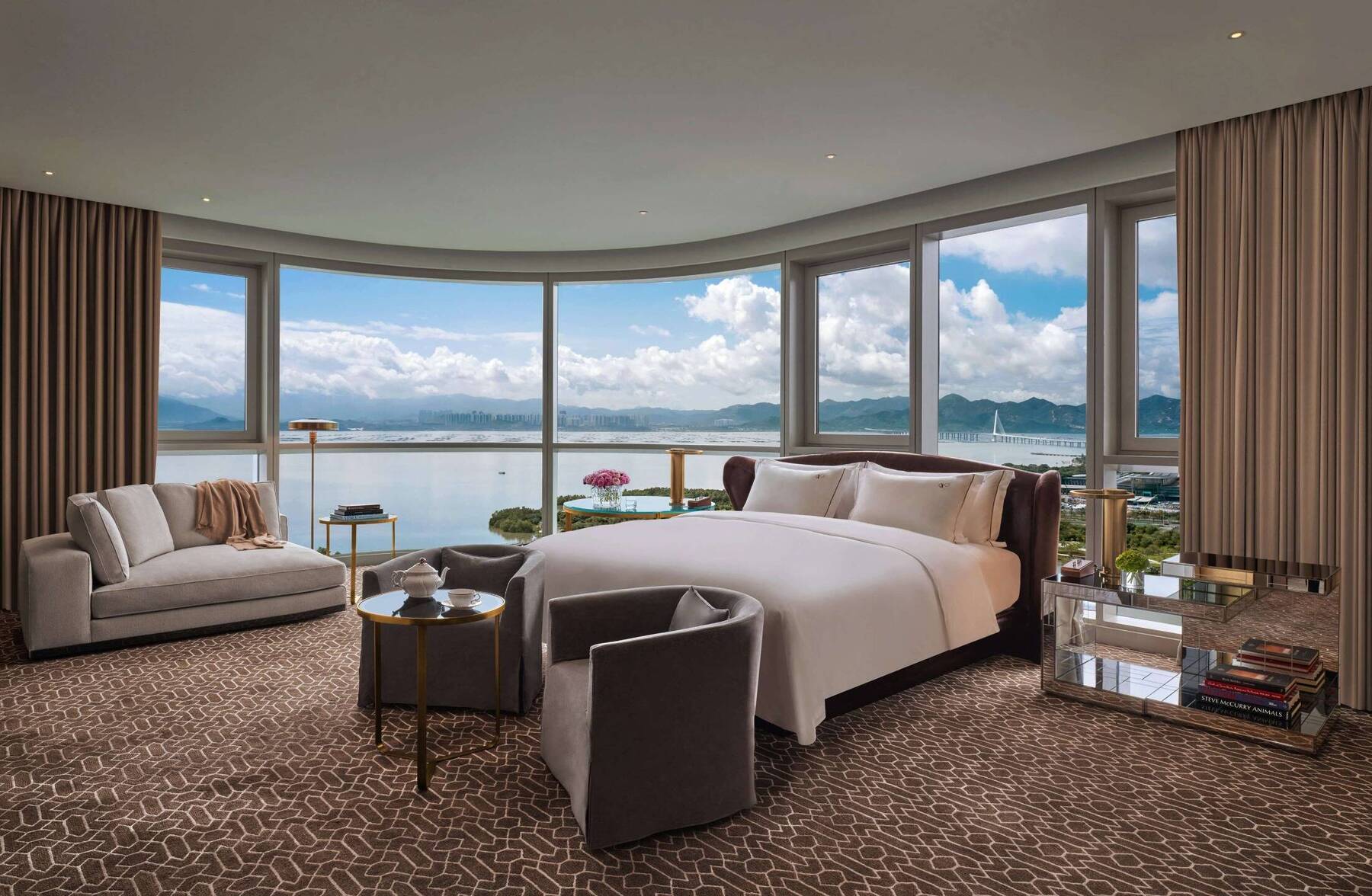 PRESIDENTIAL SUITE