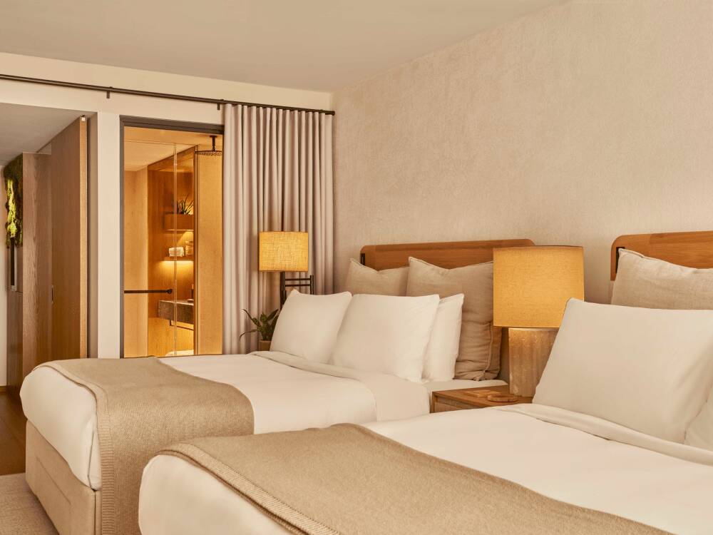 Two Queens Room