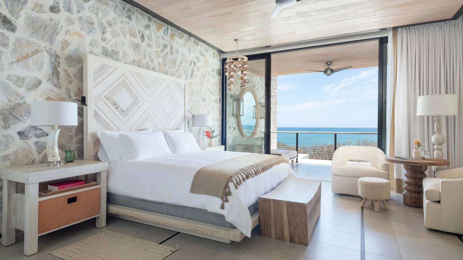 Four Bedroom Oceanfront Sky Residence with Hot Tub
