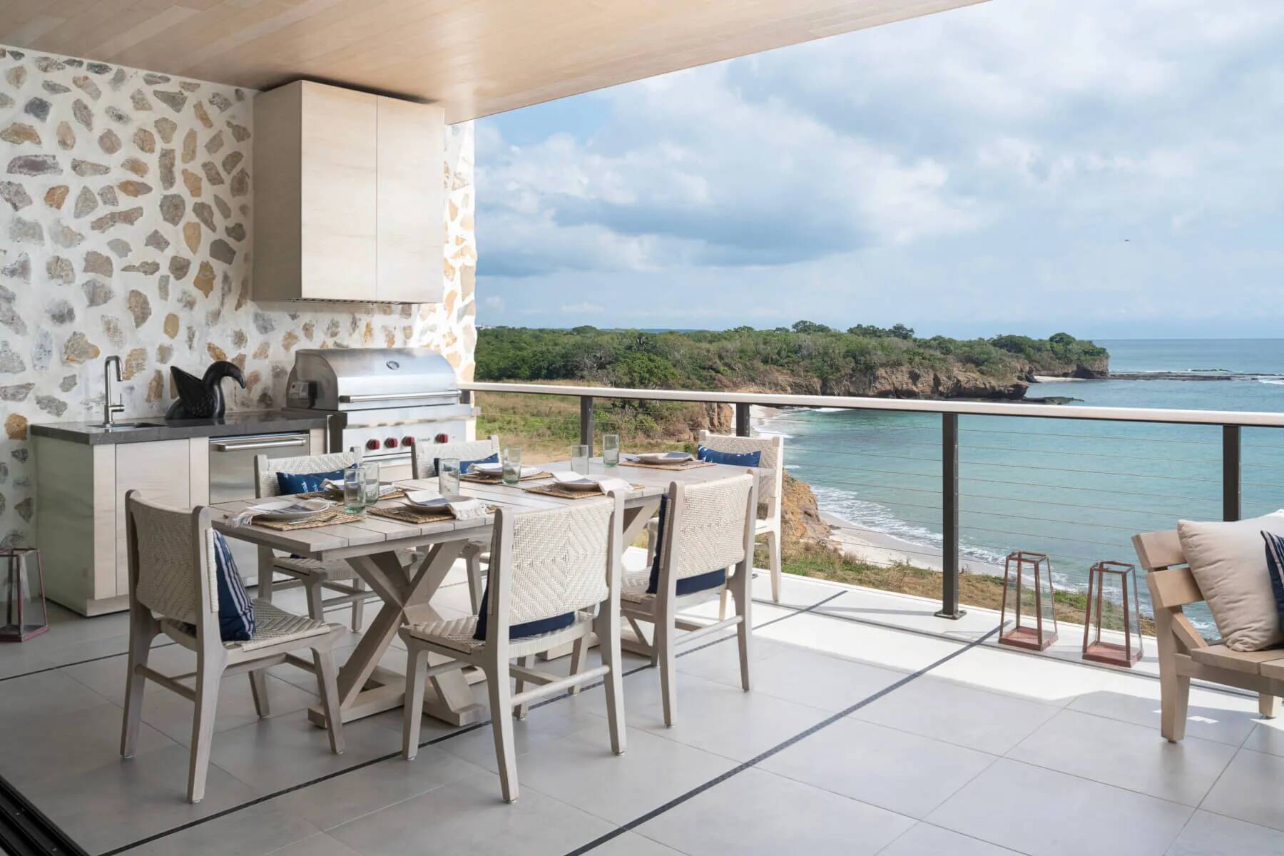 Four Bedroom Oceanfront Cliffside Residence with Hot Tub