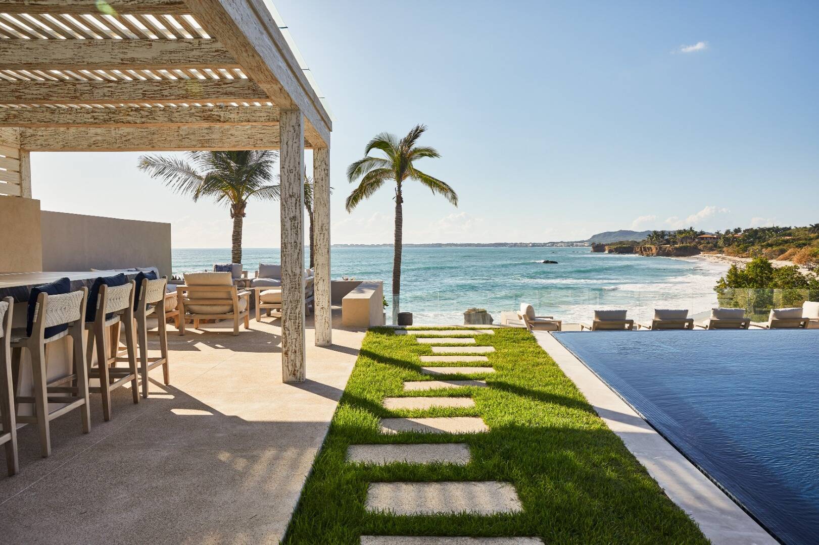Pacifico: Seven Bedroom Oceanfront Villa with Pool