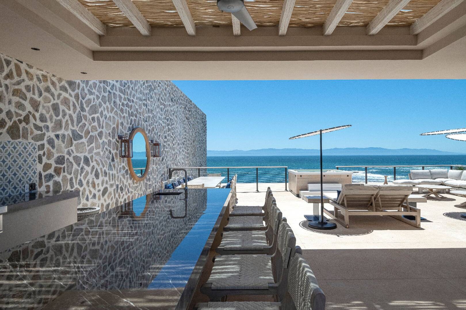  Sol: Five Bedroom Oceanfront Villa with Pool