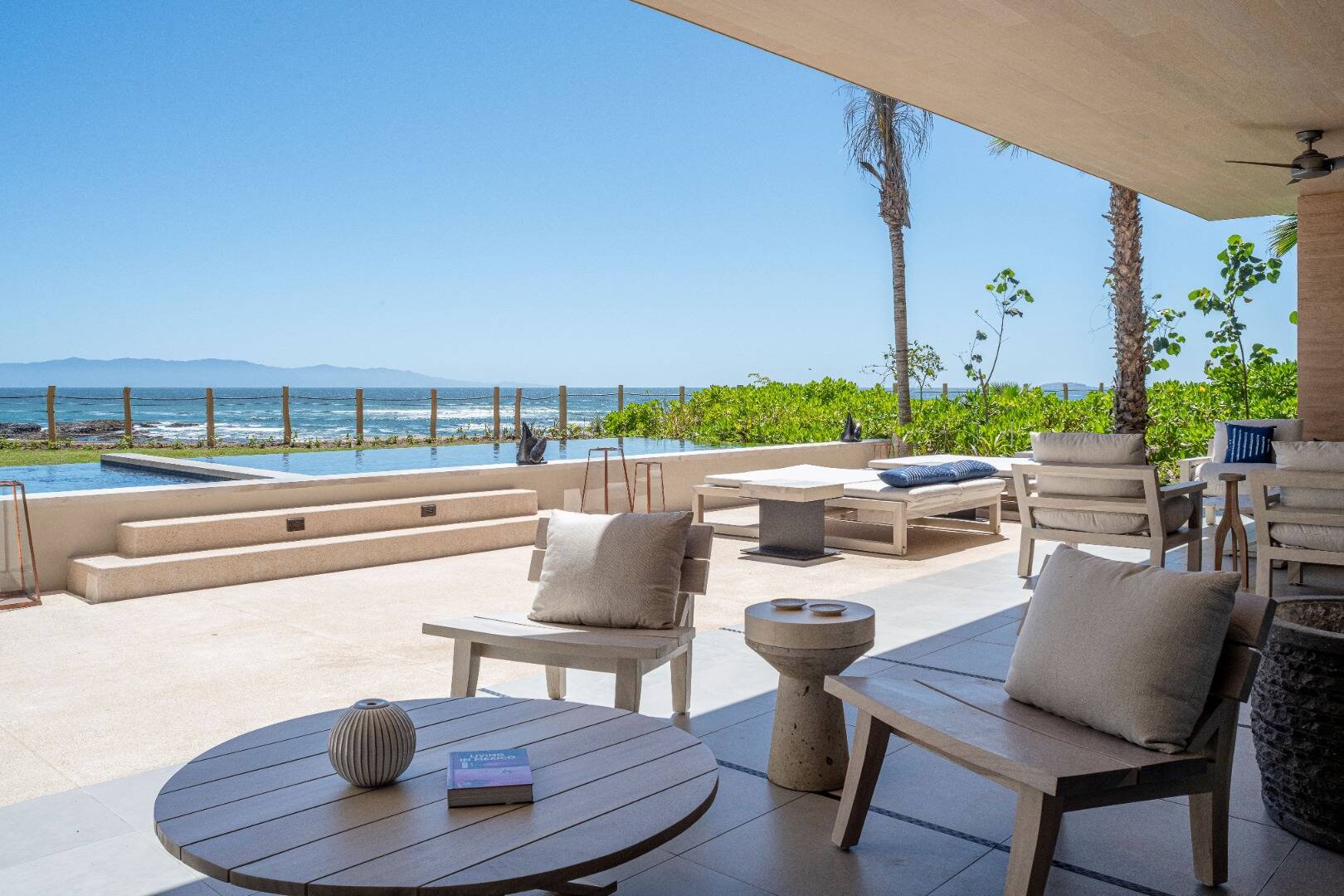  Sol: Five Bedroom Oceanfront Villa with Pool