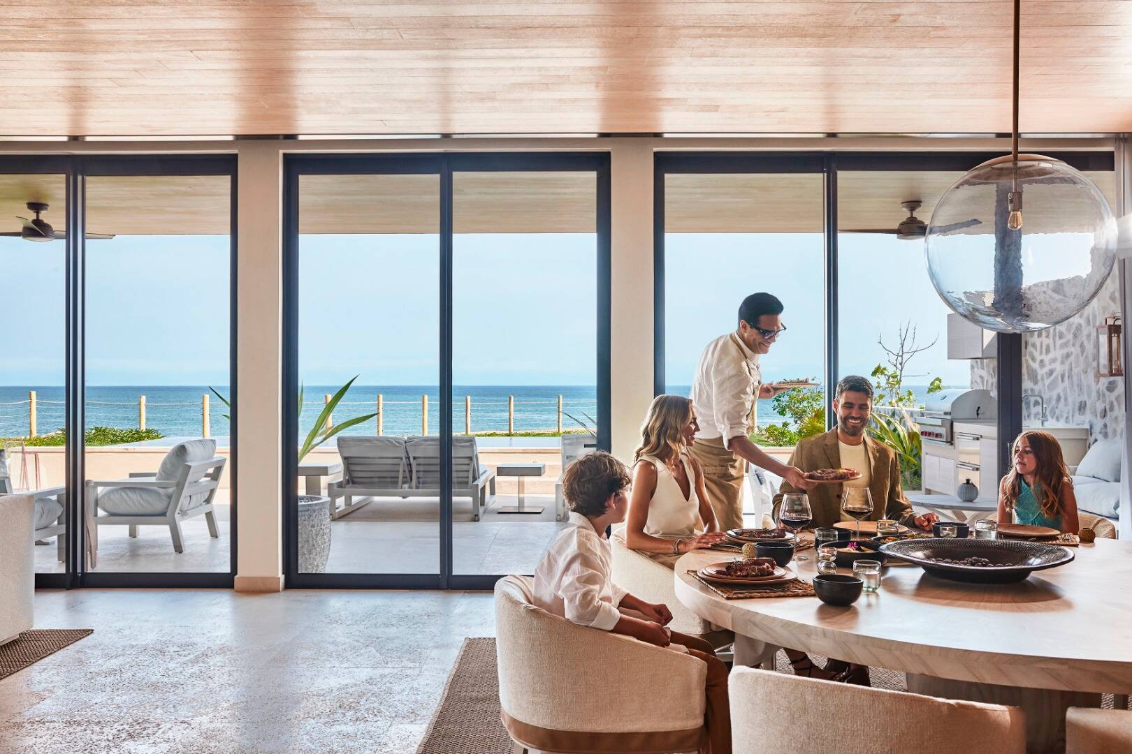 Sol: Five Bedroom Oceanfront Villa with Pool