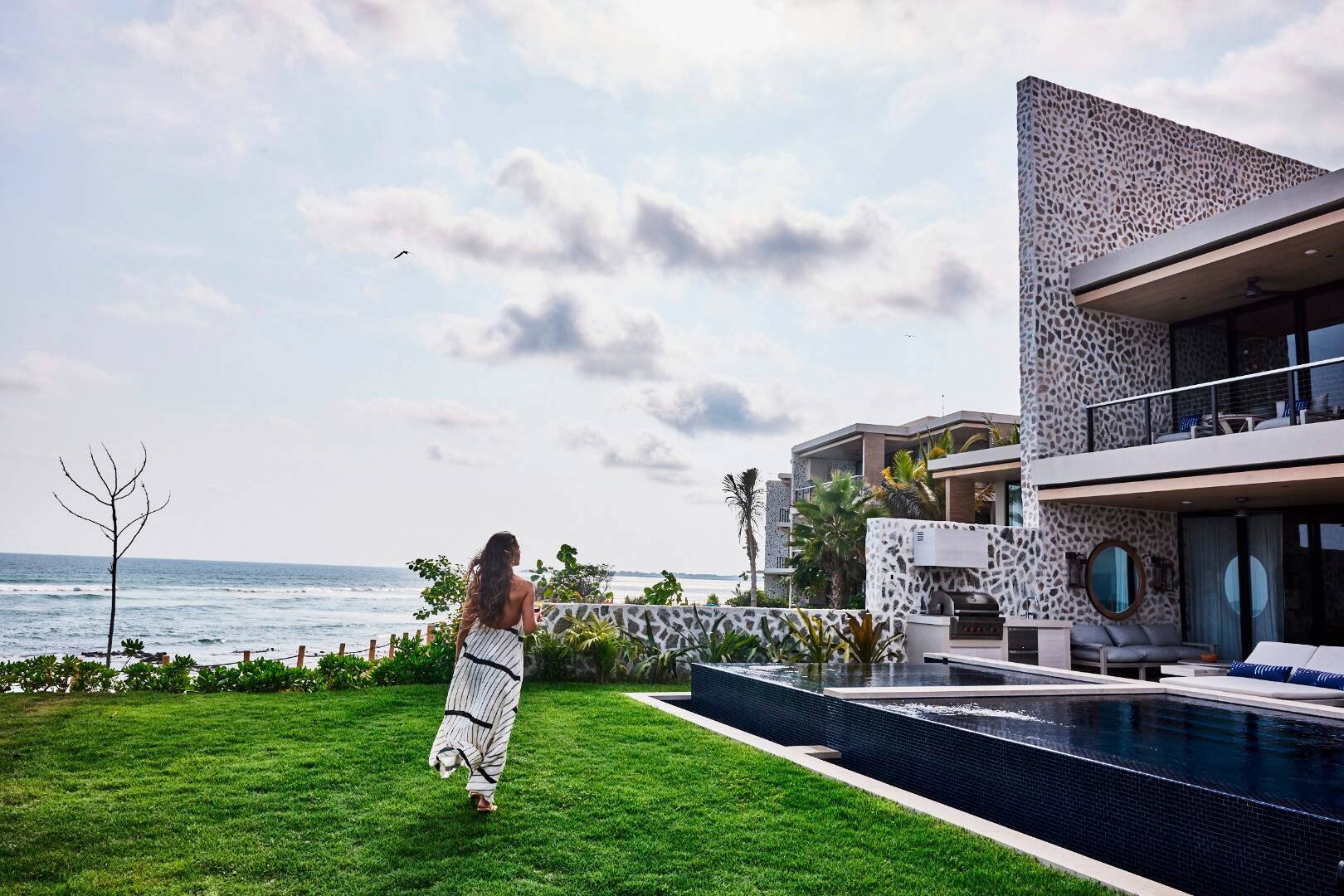  Sol: Five Bedroom Oceanfront Villa with Pool