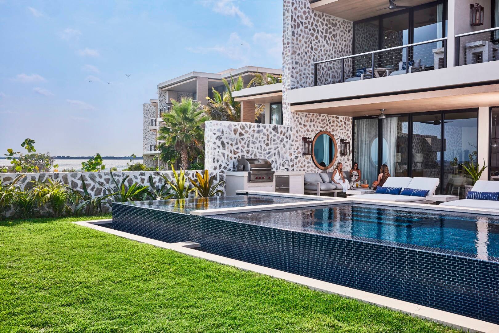  Sol: Five Bedroom Oceanfront Villa with Pool
