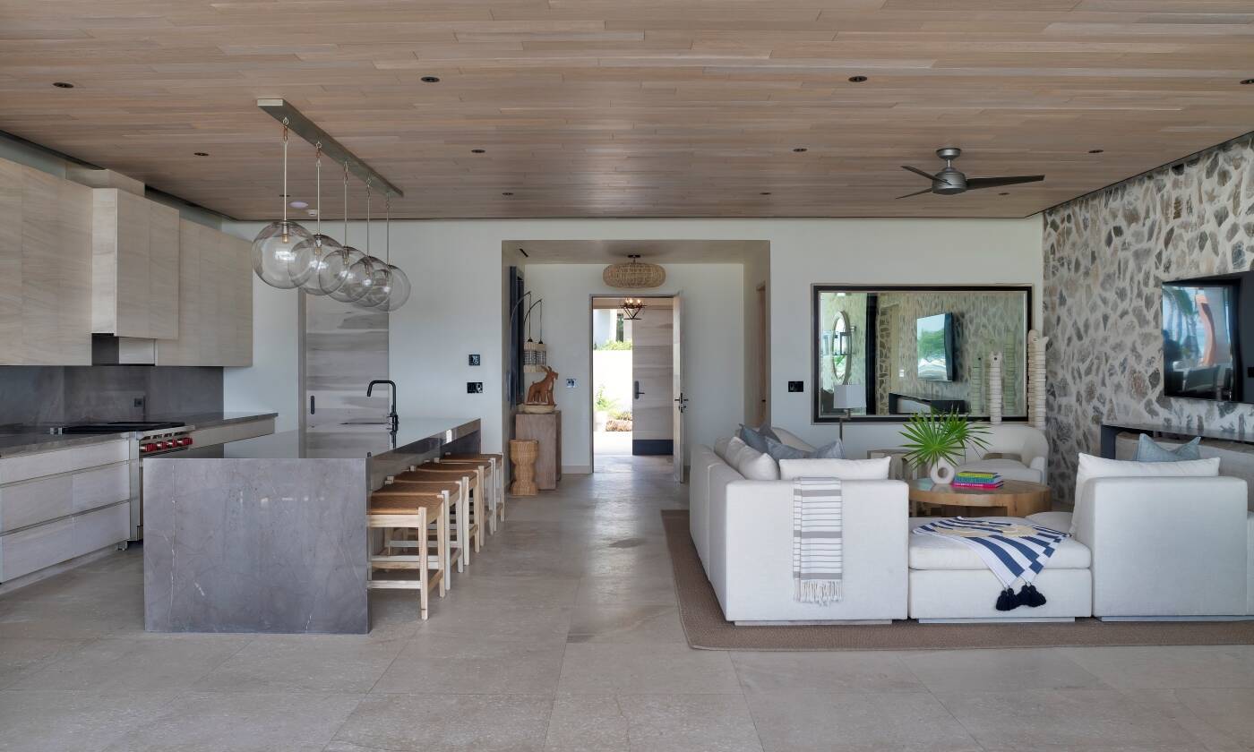 Ocaso: Four Bedroom Beachfront Casa with Pool