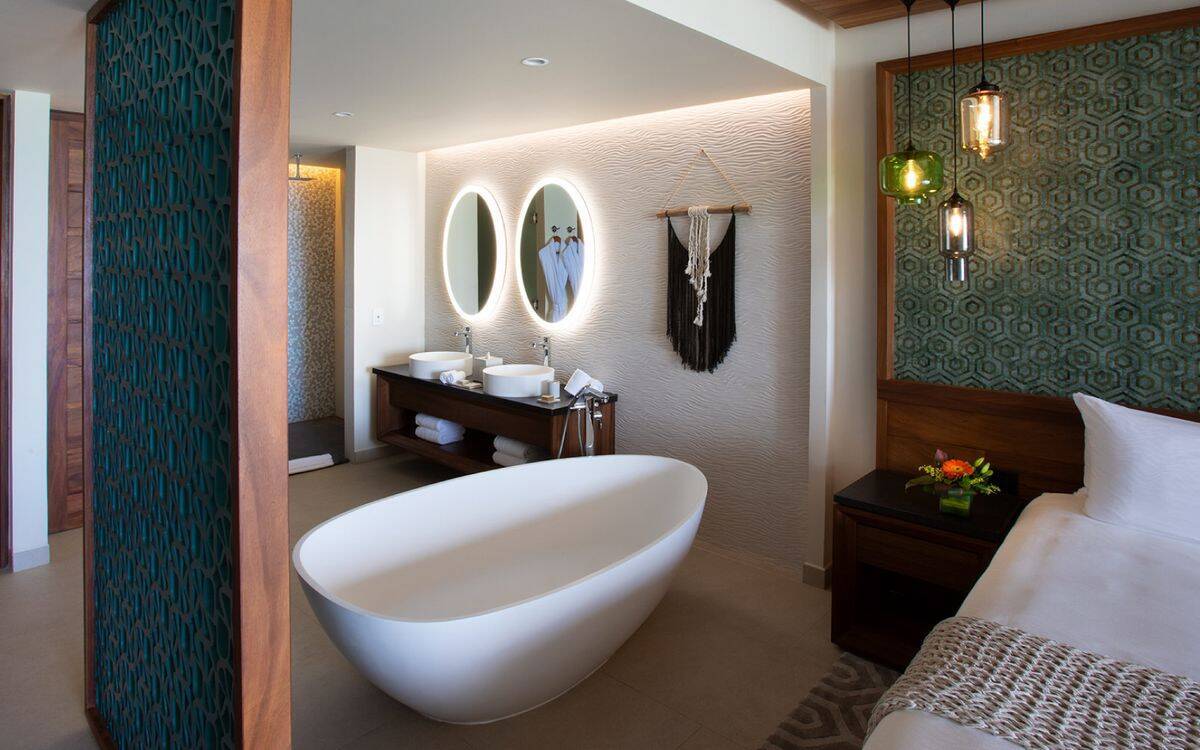 King Suite With Bathtub