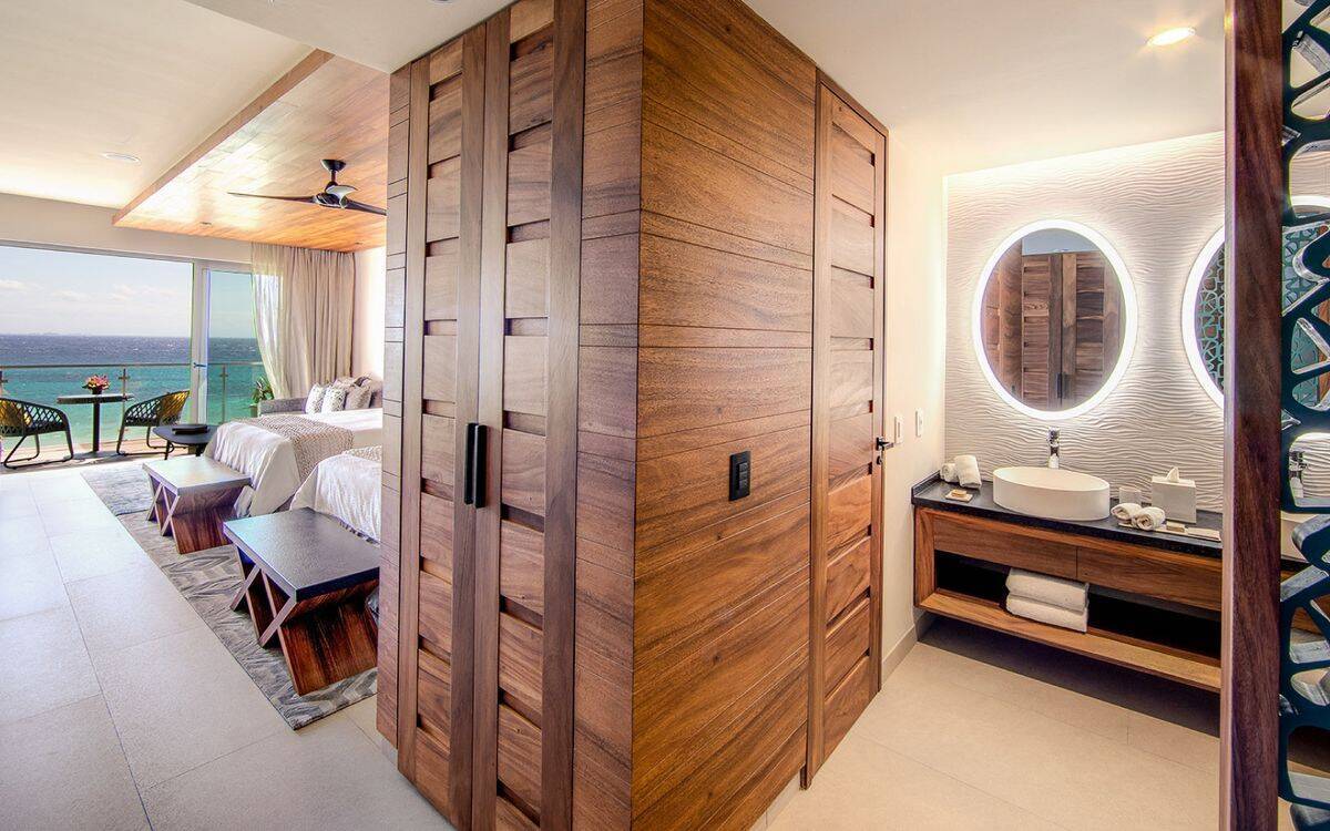 Queen Suite Ocean View