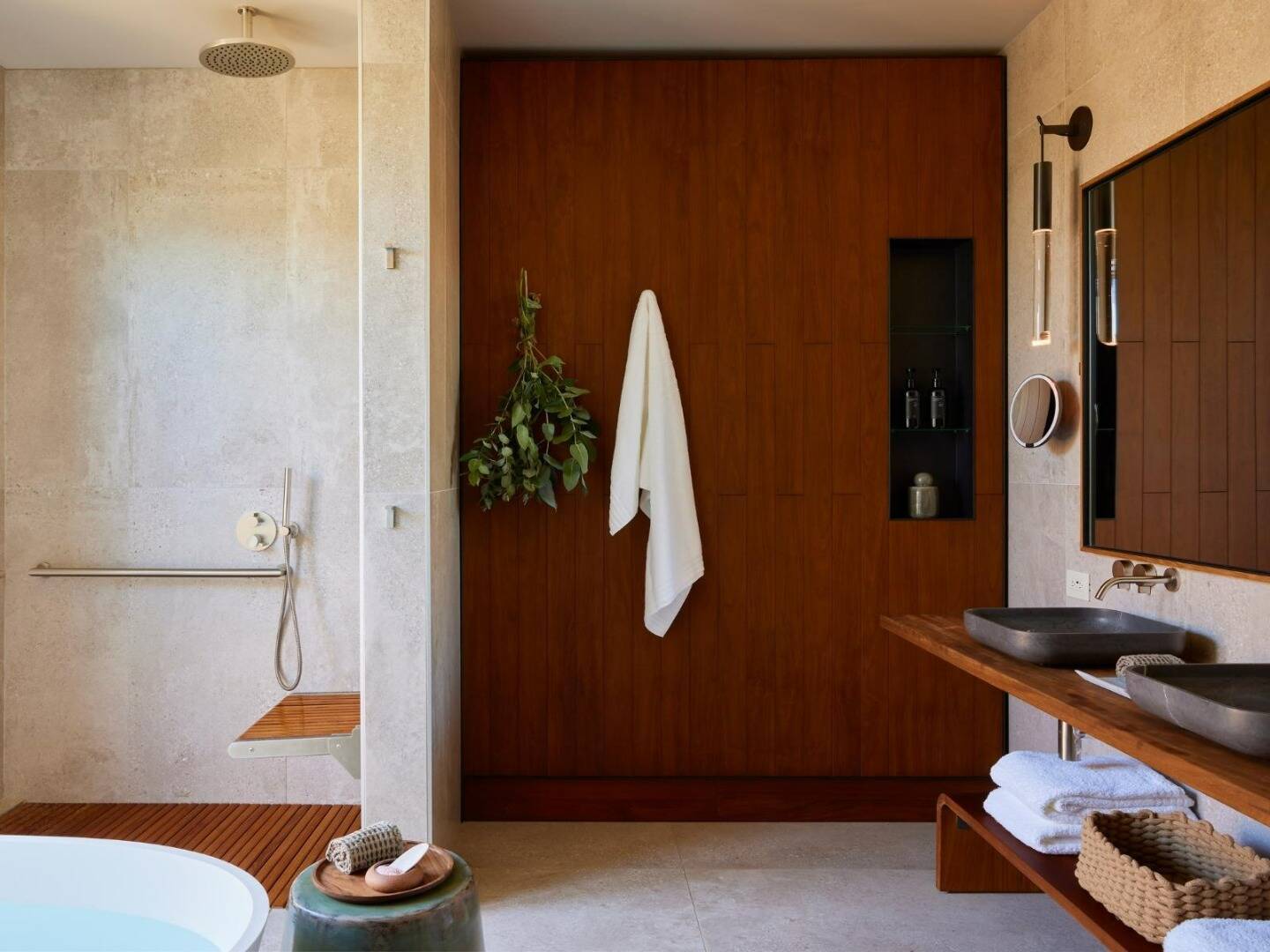 Arbor King Cottage Mobility/Hearing Accessible w/ RI Shower/Tub
