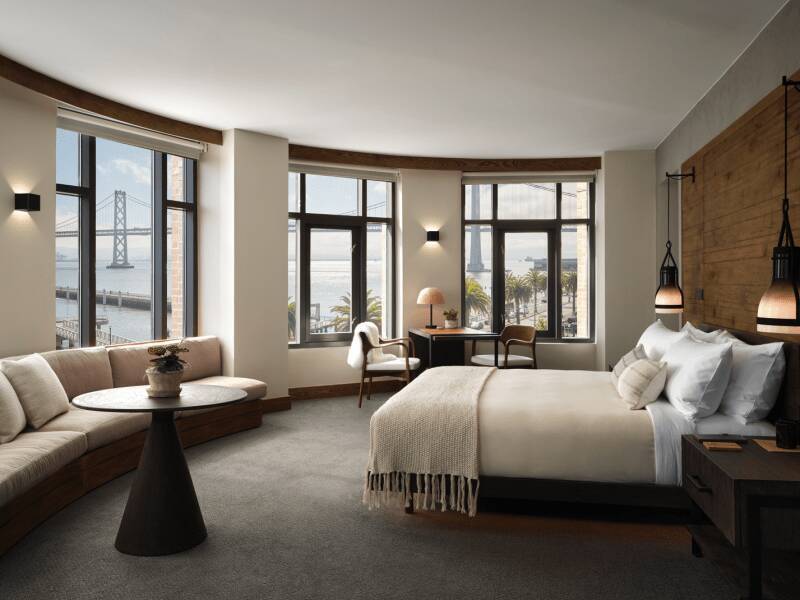 PANORAMIC WATERFRONT SUITE