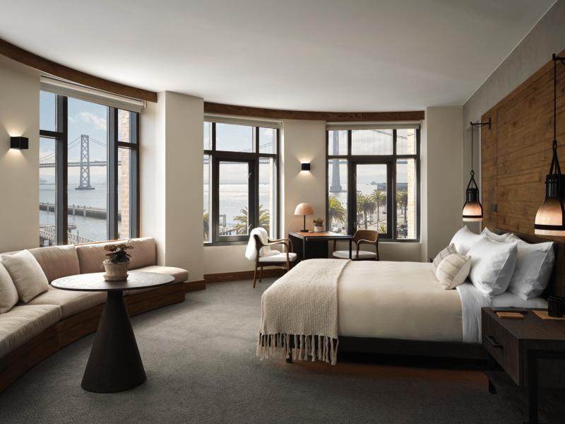 PANORAMIC WATERFRONT SUITE