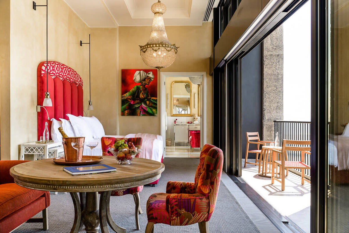 DELUXE SUPERIOR SUITE
