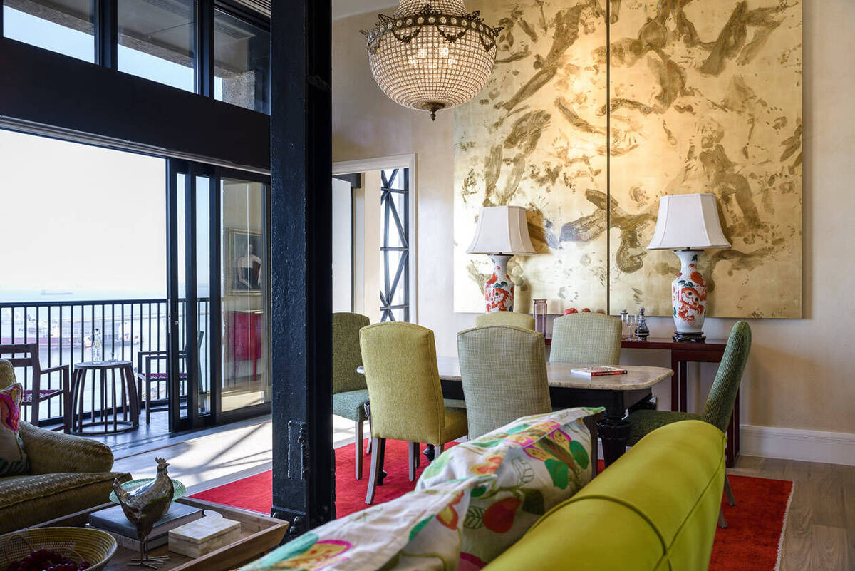 ROYAL SUITE