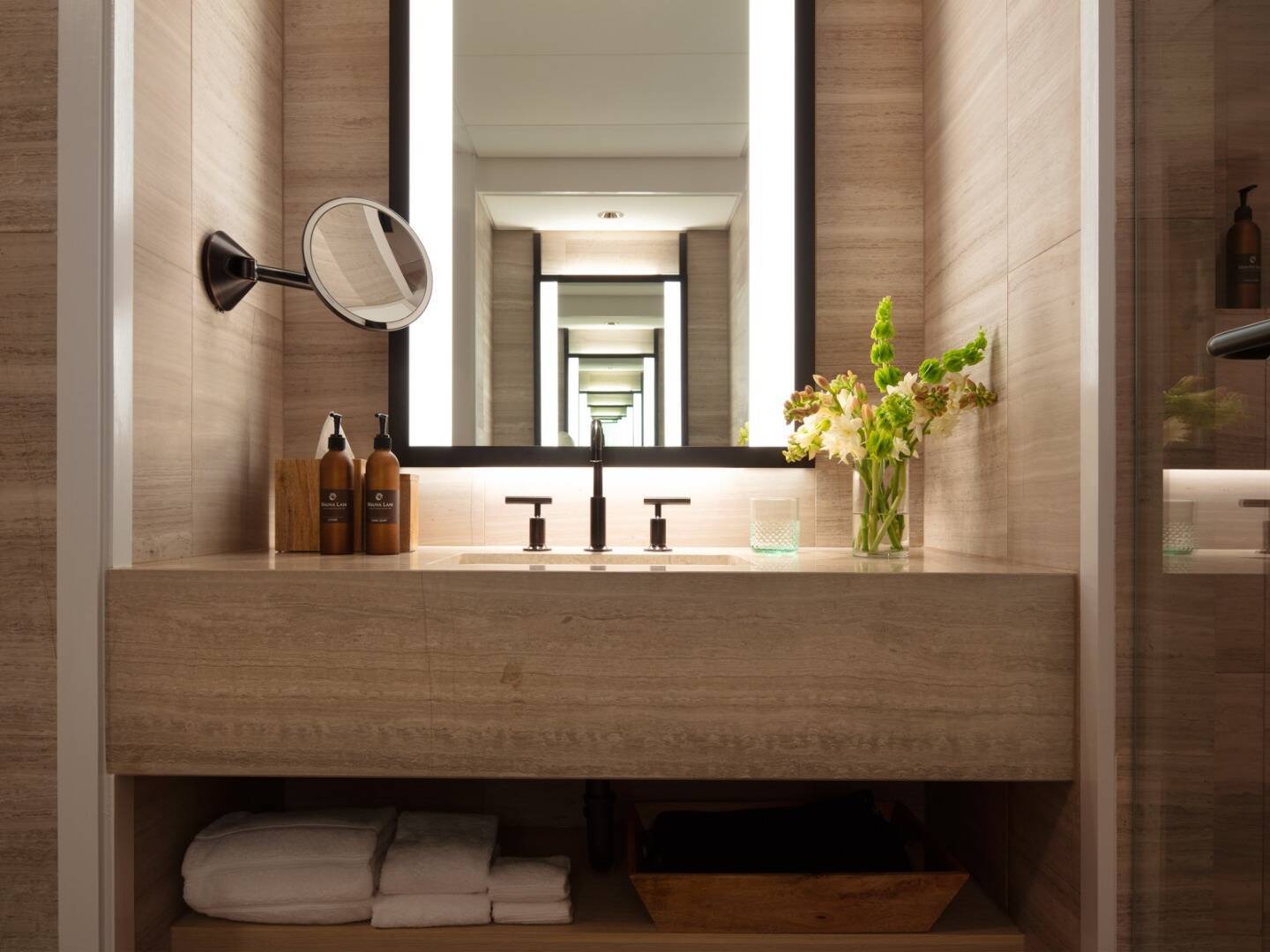 Oceanfront King Mobility/Hearing Accessible w/RI Shower