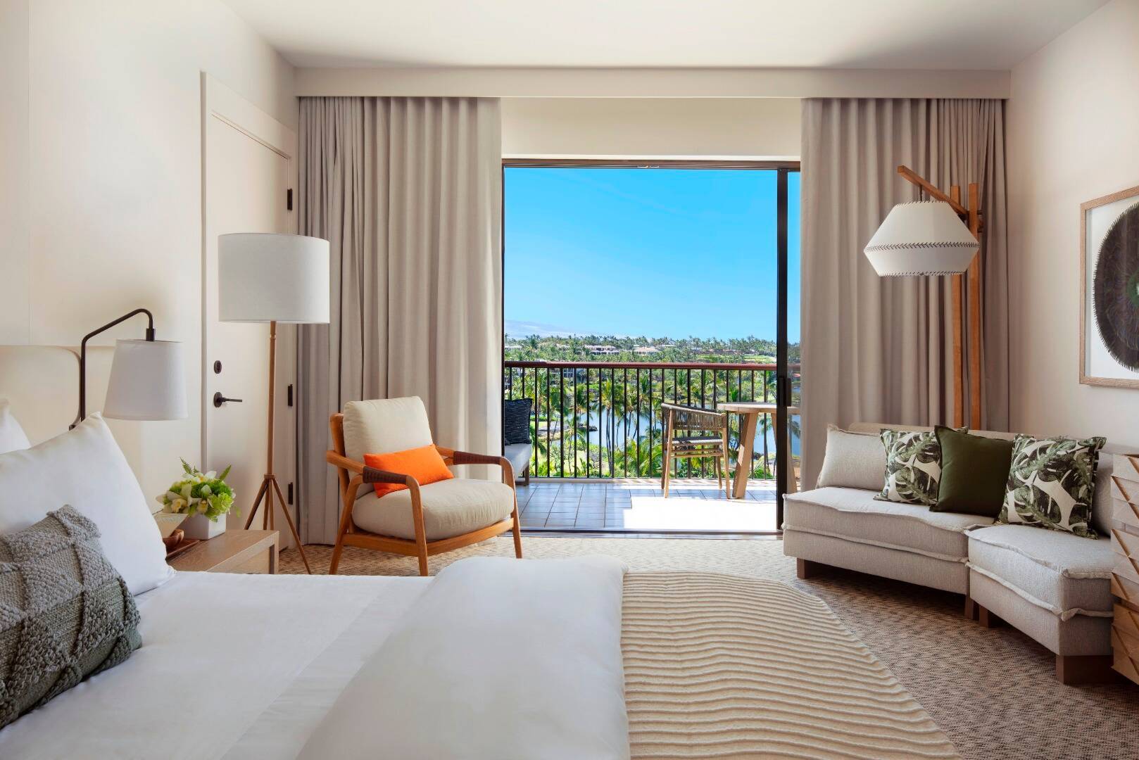  Ocean View One Bedroom Suite Mobility Accessible w/ Tub