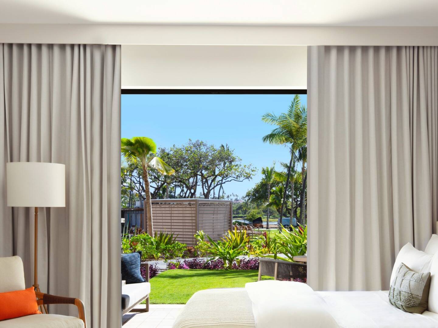 Garden View King with Sofabed