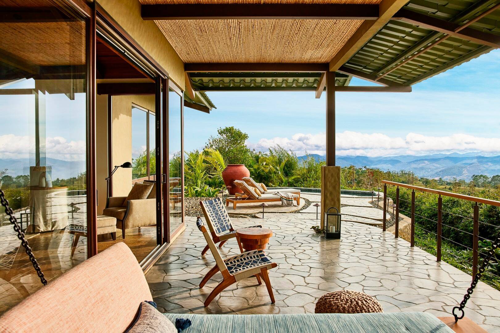 Casa Grande con Piscina Two Bedroom | One King Bed and Two Queen Beds